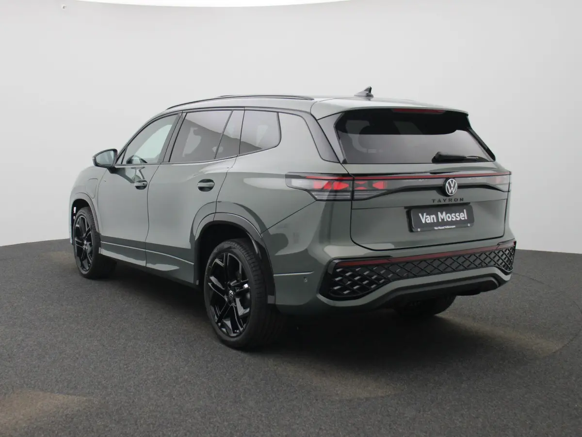 1.5 eHybrid R-Line Edition 204 PK| Origineel Nederlands | 1e Eigenaar | Trekhaak | Panoramadak | Navigatie | Dodehoeksensoren | Achteruitrijcamera | Sfeerverlichting
