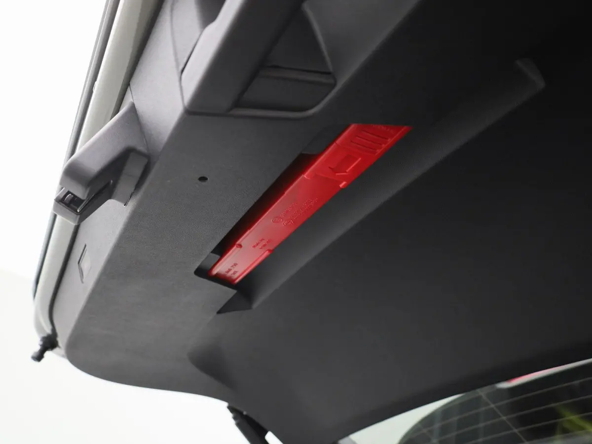 1.5 eHybrid R-Line Edition 204 PK| Origineel Nederlands | 1e Eigenaar | Trekhaak | Panoramadak | Navigatie | Dodehoeksensoren | Achteruitrijcamera | Sfeerverlichting