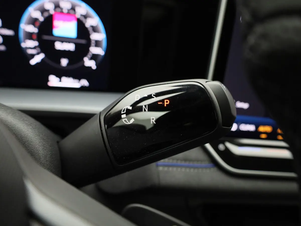 1.5 eHybrid R-Line Edition 204 PK| Origineel Nederlands | 1e Eigenaar | Trekhaak | Panoramadak | Navigatie | Dodehoeksensoren | Achteruitrijcamera | Sfeerverlichting