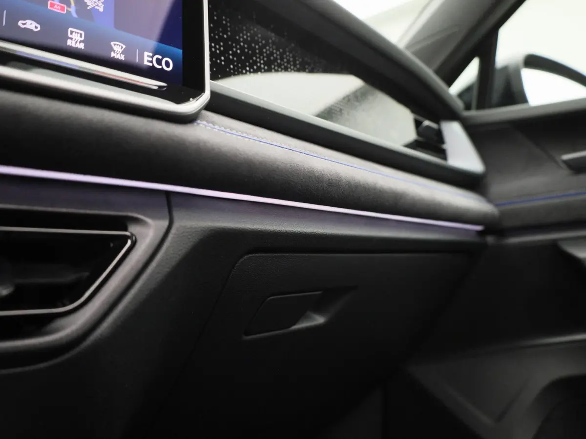 1.5 eHybrid R-Line Edition 204 PK| Origineel Nederlands | 1e Eigenaar | Trekhaak | Panoramadak | Navigatie | Dodehoeksensoren | Achteruitrijcamera | Sfeerverlichting