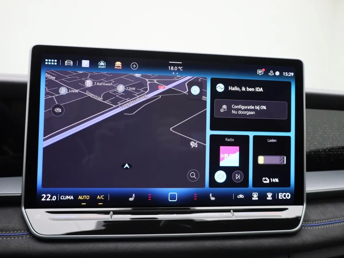 1.5 eHybrid R-Line Edition 204 PK| Origineel Nederlands | 1e Eigenaar | Trekhaak | Panoramadak | Navigatie | Dodehoeksensoren | Achteruitrijcamera | Sfeerverlichting