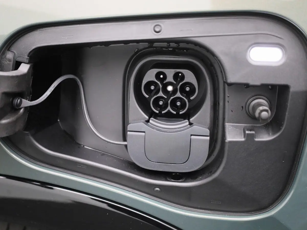 1.5 eHybrid R-Line Edition 204 PK| Origineel Nederlands | 1e Eigenaar | Trekhaak | Panoramadak | Navigatie | Dodehoeksensoren | Achteruitrijcamera | Sfeerverlichting