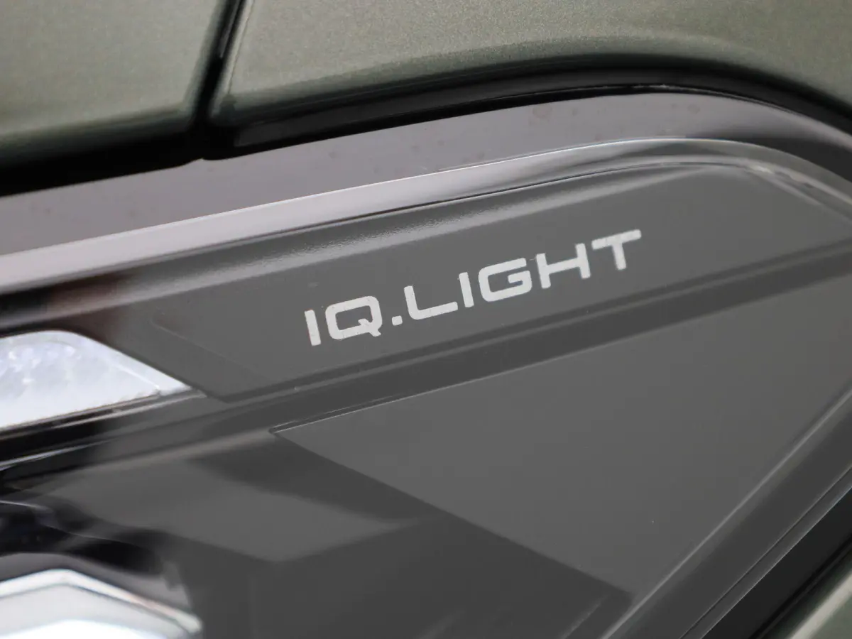 1.5 eHybrid R-Line Edition 204 PK| Origineel Nederlands | 1e Eigenaar | Trekhaak | Panoramadak | Navigatie | Dodehoeksensoren | Achteruitrijcamera | Sfeerverlichting