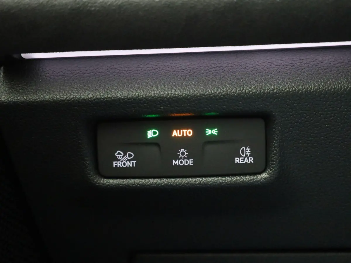 1.5 eHybrid R-Line Edition 204 PK| Origineel Nederlands | 1e Eigenaar | Trekhaak | Panoramadak | Navigatie | Dodehoeksensoren | Achteruitrijcamera | Sfeerverlichting