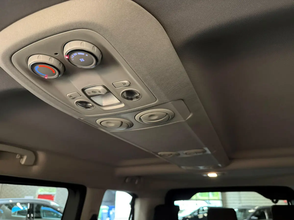 Verso Luxury L2 8persoons PERSONENBUS Navigatie Apple Carplay Android Auto Climate Control Lichtmetalen velgen Cruise Control SOH 85%