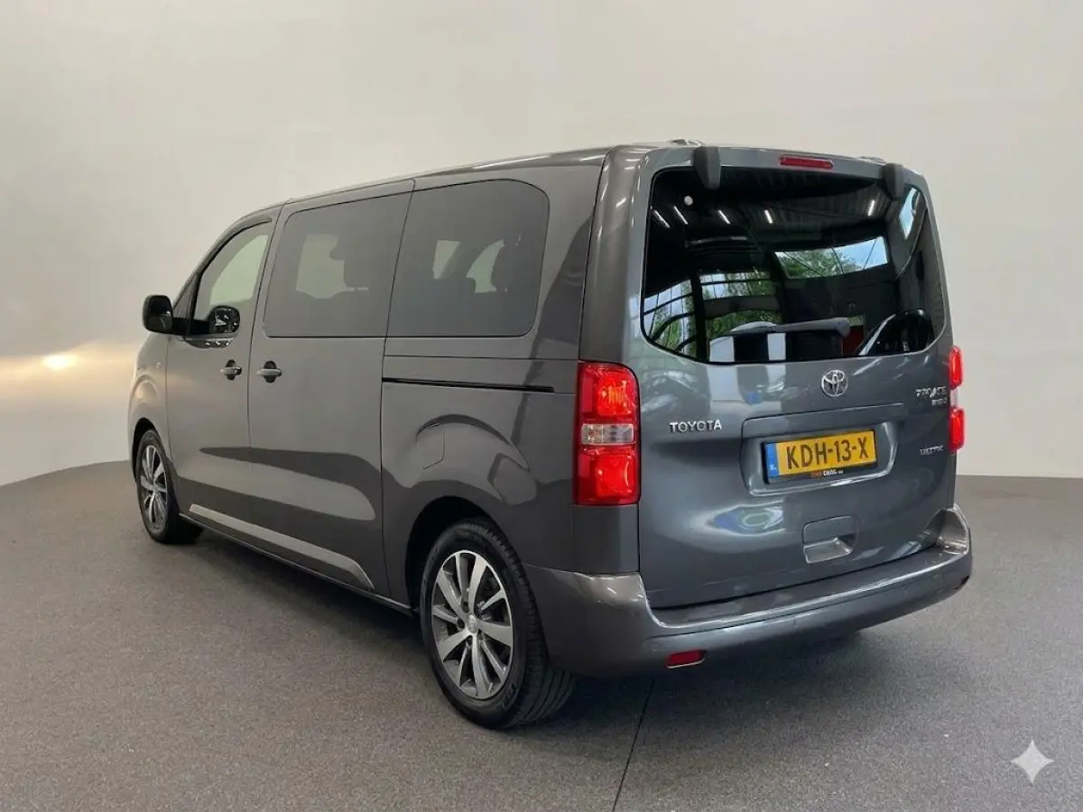 Verso Luxury L2 8persoons PERSONENBUS Navigatie Apple Carplay Android Auto Climate Control Lichtmetalen velgen Cruise Control SOH 85%