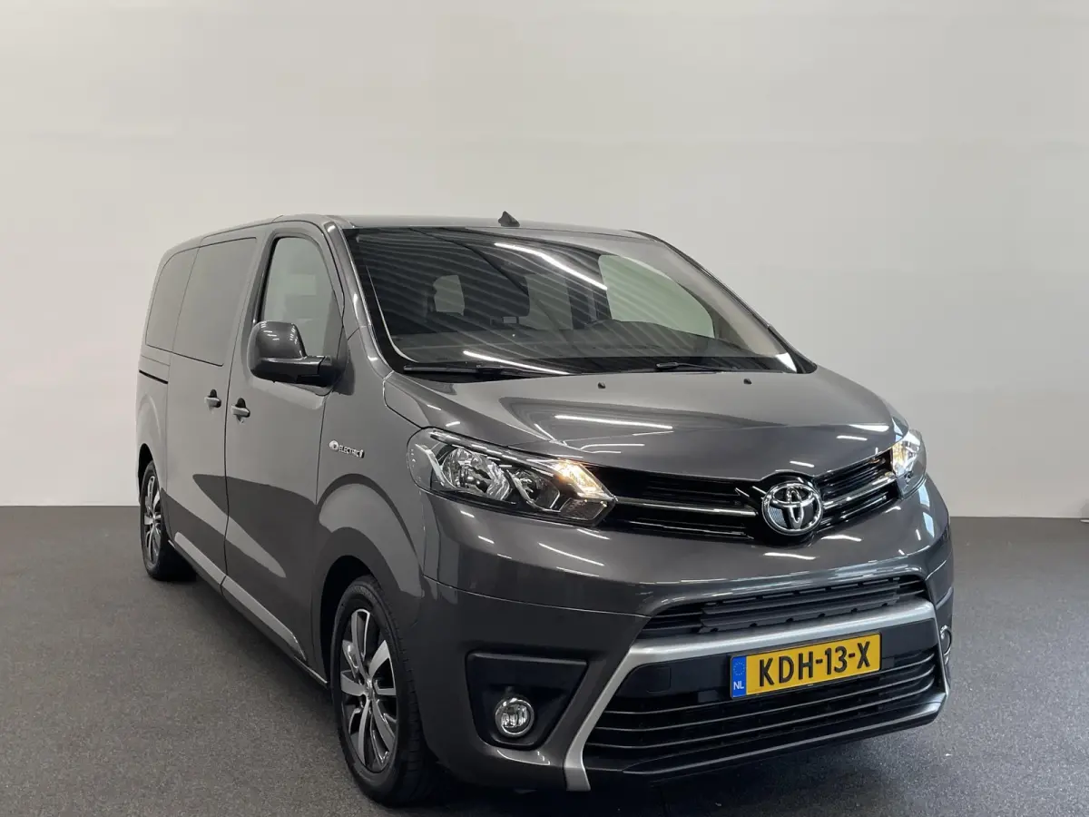 Verso Luxury L2 8persoons PERSONENBUS Navigatie Apple Carplay Android Auto Climate Control Lichtmetalen velgen Cruise Control SOH 85%