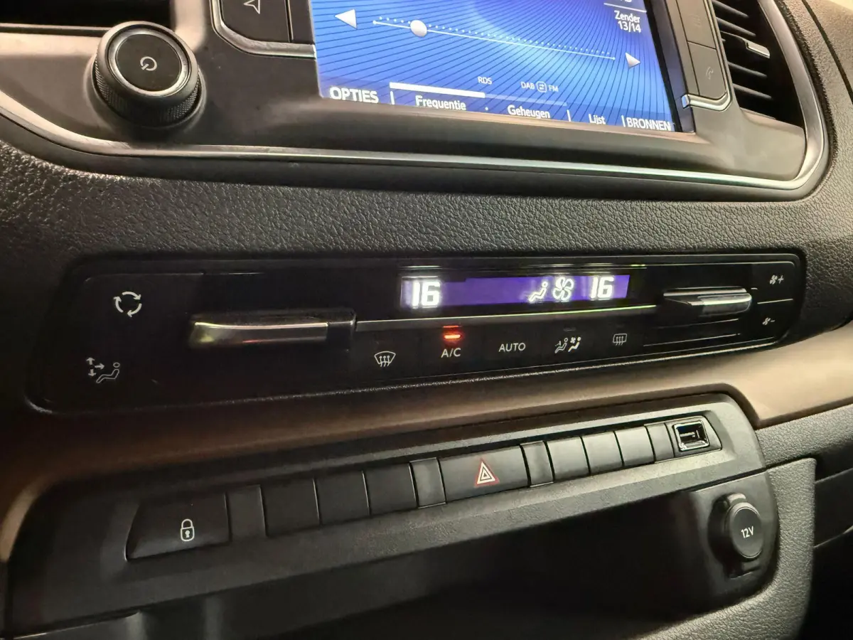 Verso Luxury L2 8persoons PERSONENBUS Navigatie Apple Carplay Android Auto Climate Control Lichtmetalen velgen Cruise Control SOH 85%