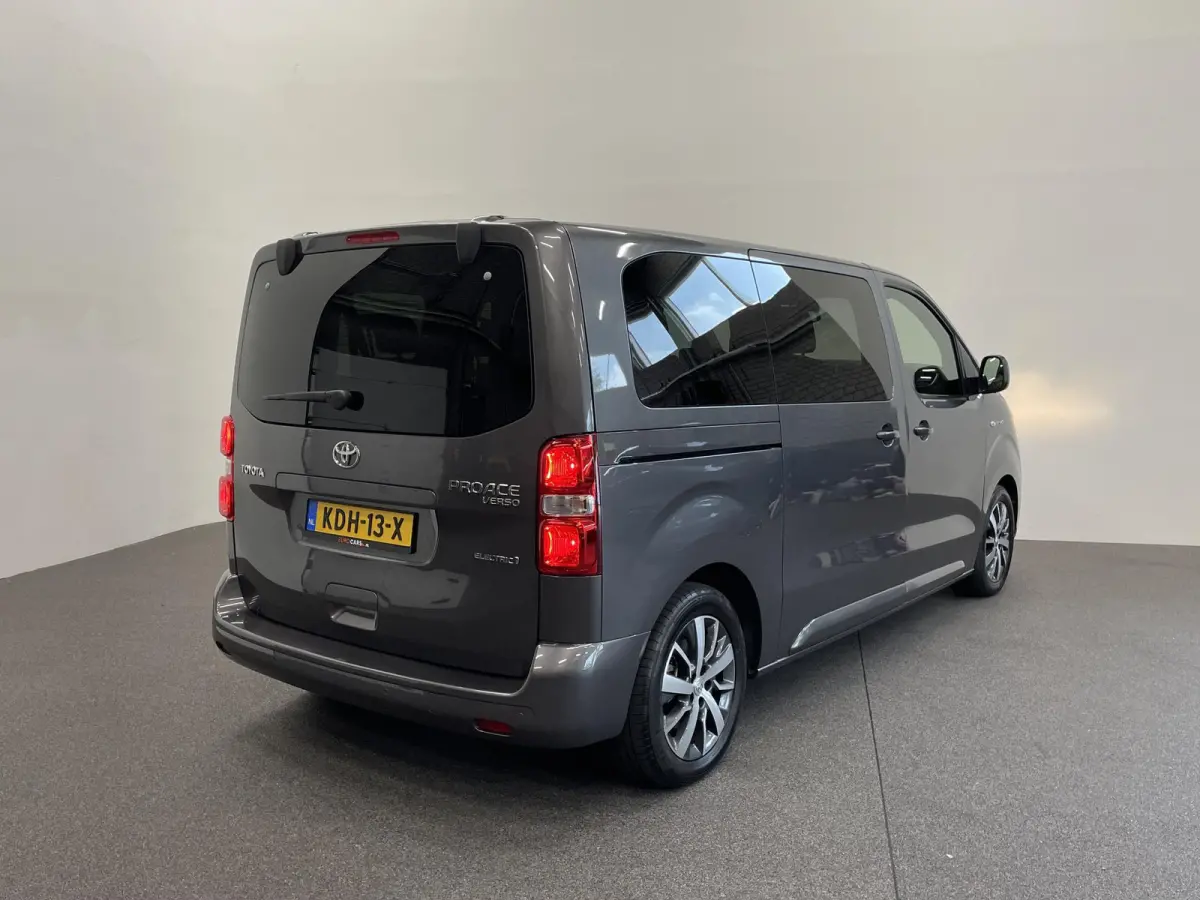 Verso Luxury L2 8persoons PERSONENBUS Navigatie Apple Carplay Android Auto Climate Control Lichtmetalen velgen Cruise Control SOH 85%