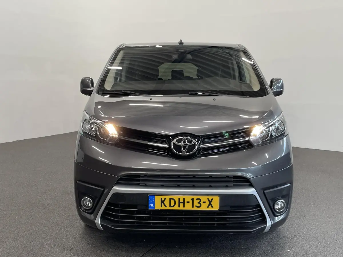 Verso Luxury L2 8persoons PERSONENBUS Navigatie Apple Carplay Android Auto Climate Control Lichtmetalen velgen Cruise Control SOH 85%