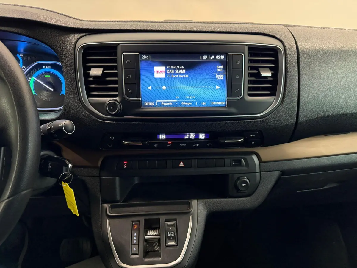 Verso Luxury L2 8persoons PERSONENBUS Navigatie Apple Carplay Android Auto Climate Control Lichtmetalen velgen Cruise Control SOH 85%
