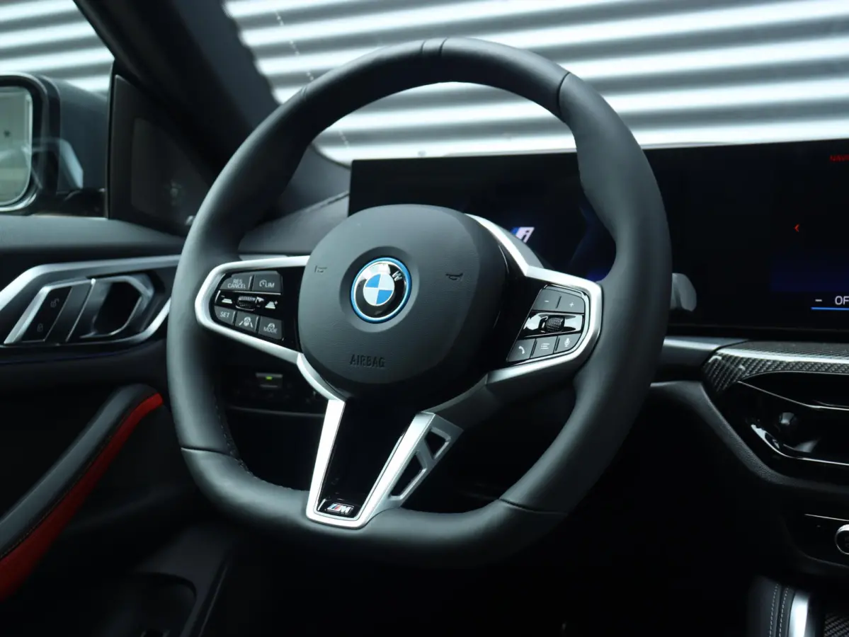 xDrive40 | M Sportpakket Pro | Innovation Pack | Comfort Pack | Showroom Selection