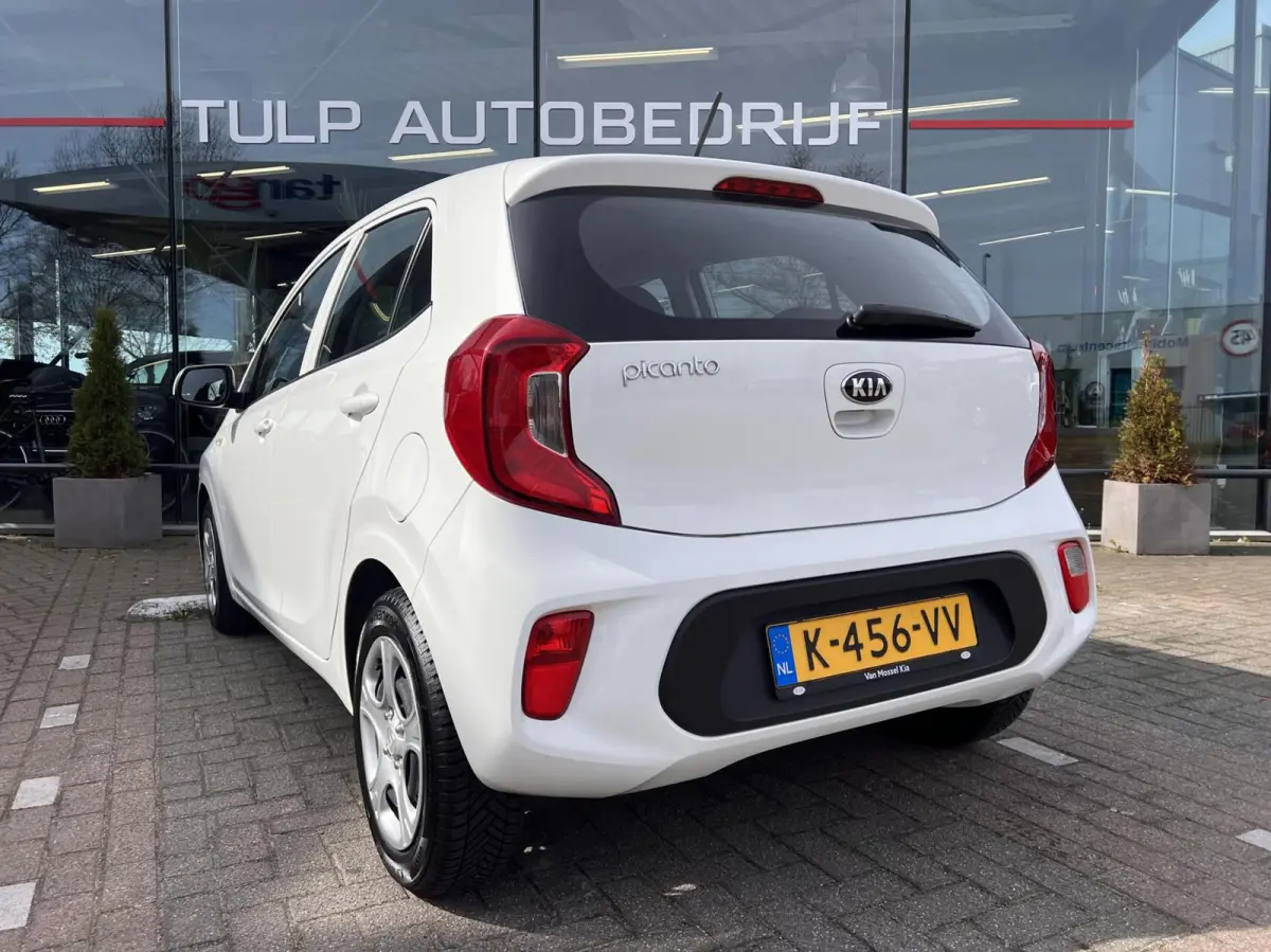 1.0 ComfortLine Automaat Airco Bluetooth BTW NAP