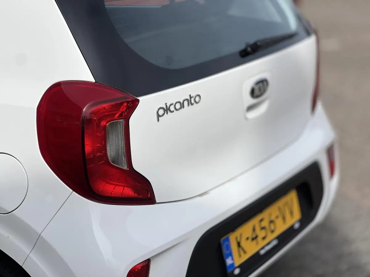 1.0 ComfortLine Automaat Airco Bluetooth BTW NAP