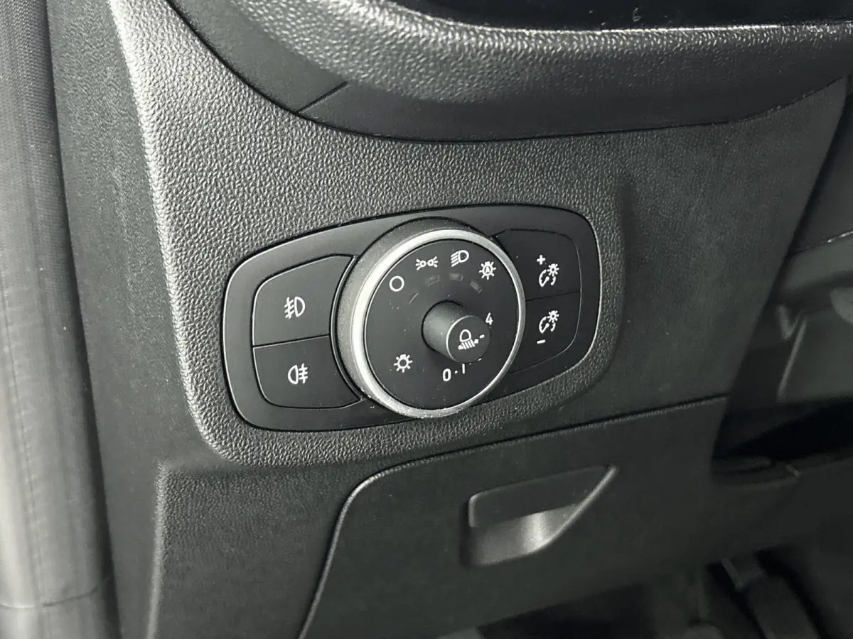 1.0 EcoBoost Titanium Airco | Apple Carplay/Android Auto | Bluetooth | Cruise Control | Hill Hold Functie | LED Dagrijverlichting | Lichtmetalen Velgen 16'' | Multimedia-Voorbereiding | Rege