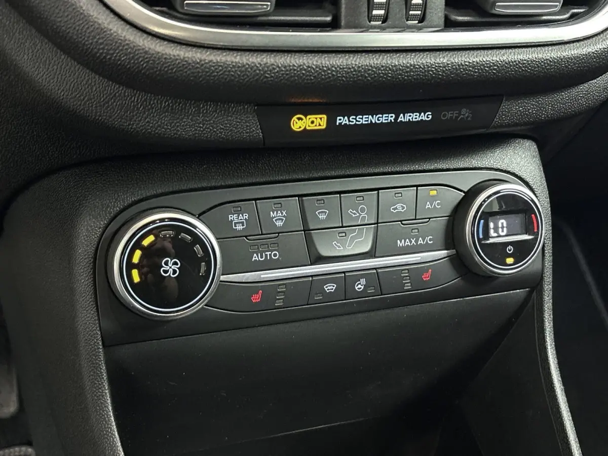 1.0 EcoBoost Titanium Airco | Apple Carplay/Android Auto | Bluetooth | Cruise Control | Hill Hold Functie | LED Dagrijverlichting | Lichtmetalen Velgen 16'' | Multimedia-Voorbereiding | Rege