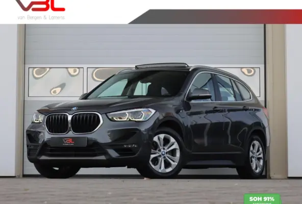 xDrive25e High Executive | SOH 91% | Trekhaak | Panoramadak