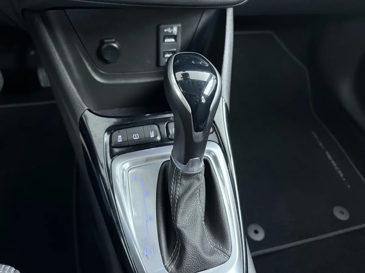 1.2 T. 130 pk Elegance AUTOMAAT / Navigatie / Camera / Parkeersensoren / Carplay / LED / 16'' LMV