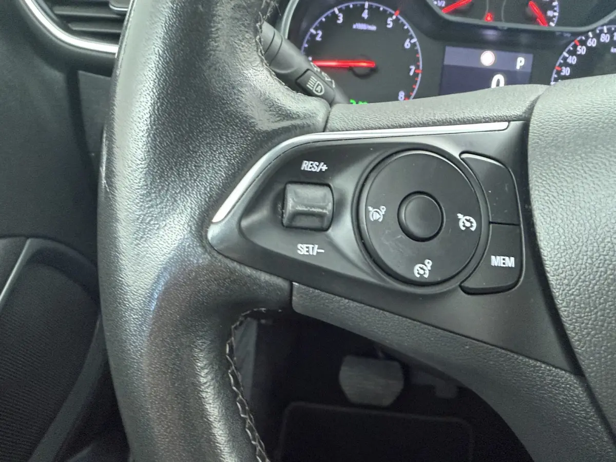 1.2 T. 130 pk Elegance AUTOMAAT / Navigatie / Camera / Parkeersensoren / Carplay / LED / 16'' LMV
