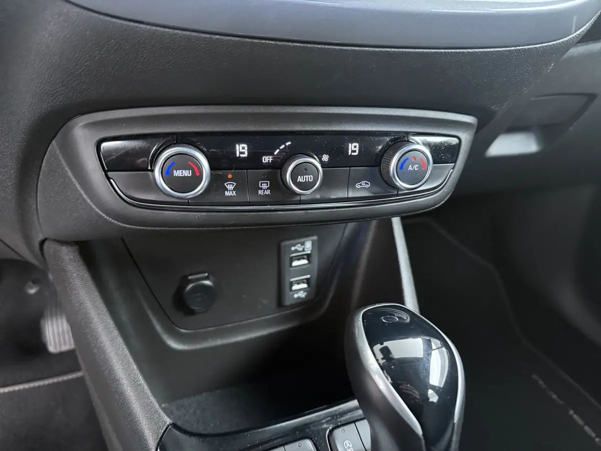 1.2 T. 130 pk Elegance AUTOMAAT / Navigatie / Camera / Parkeersensoren / Carplay / LED / 16'' LMV