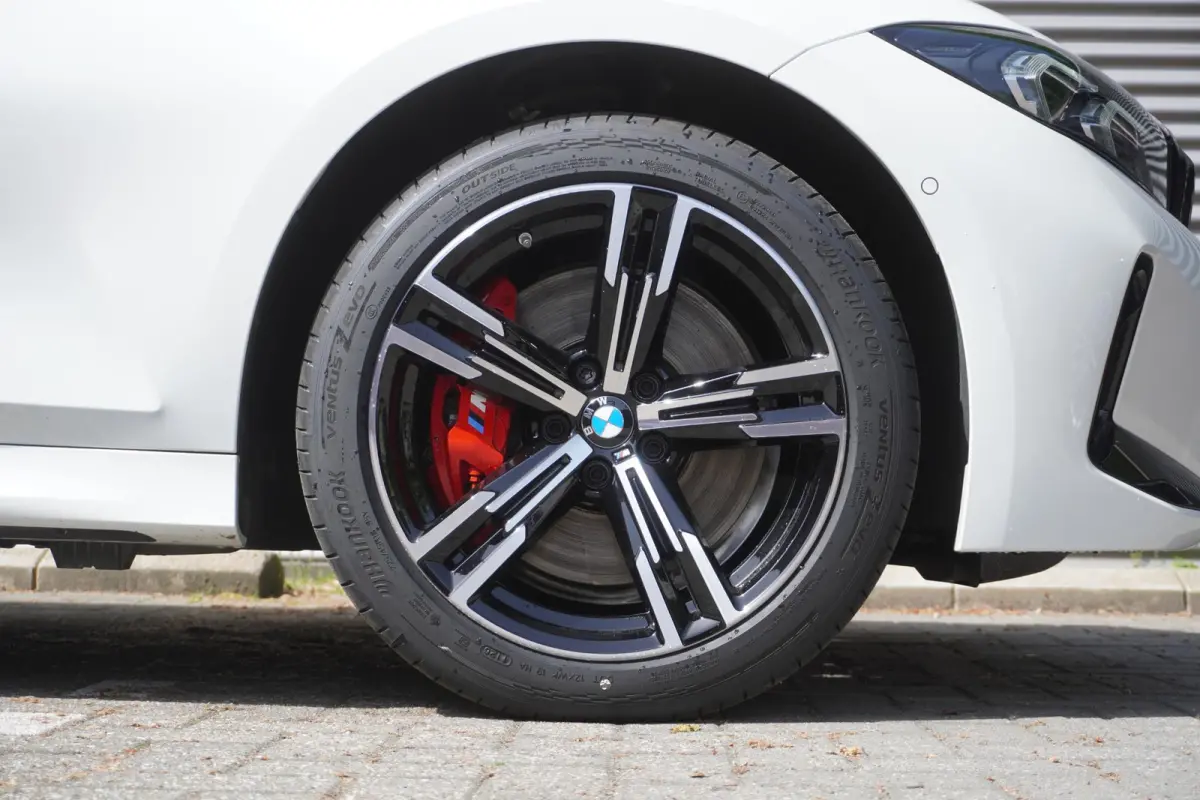 330e M Sportpakket Pro | BMW M Performance 19" | Comfort Pack | Trekhaak met elektrisch wegklapbare kogel | HIFI System Harman Kardon