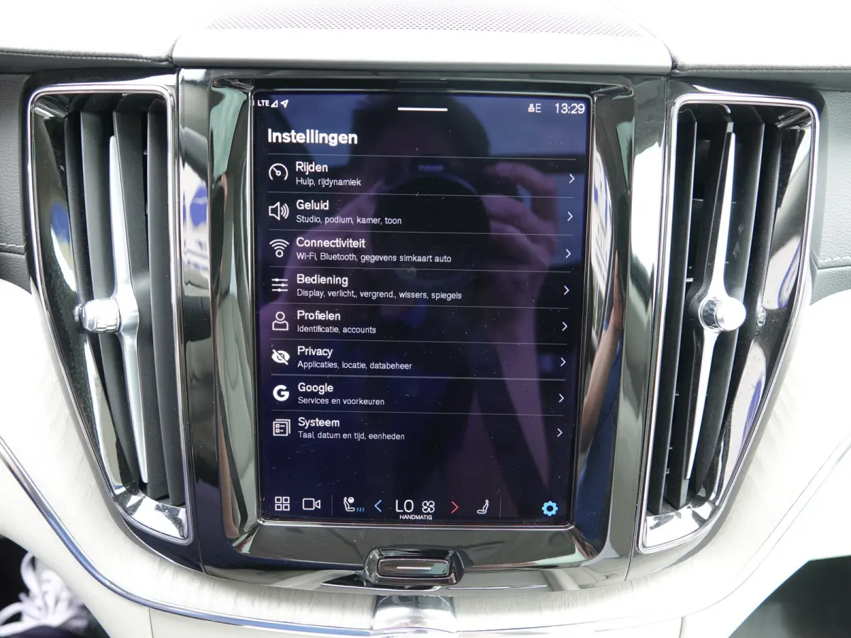 2.0 T8 PHEV AWD Ultimate Bright BOMVOL | TREKH. | LUCHTVERING | BOWERS & WILKINS | PANO | LEER