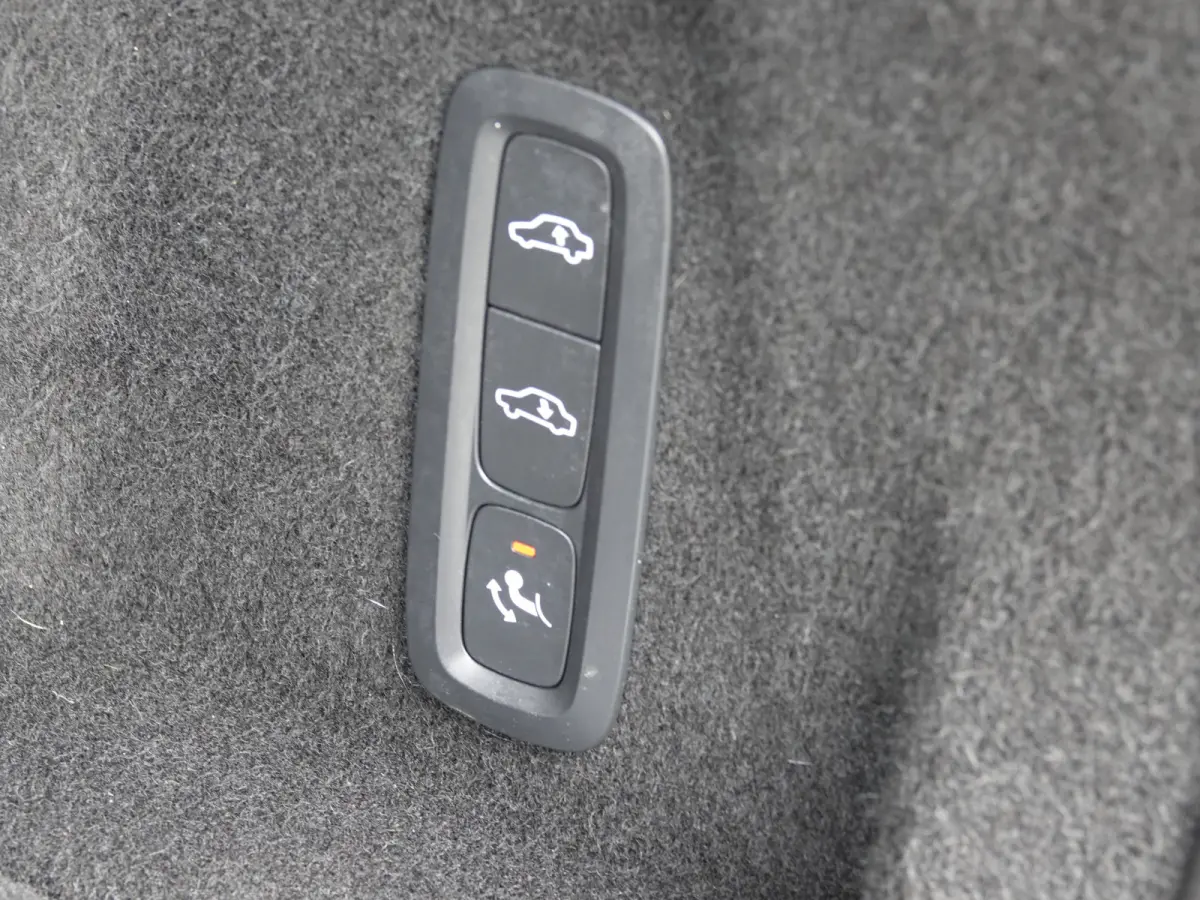 2.0 T8 PHEV AWD Ultimate Bright BOMVOL | TREKH. | LUCHTVERING | BOWERS & WILKINS | PANO | LEER