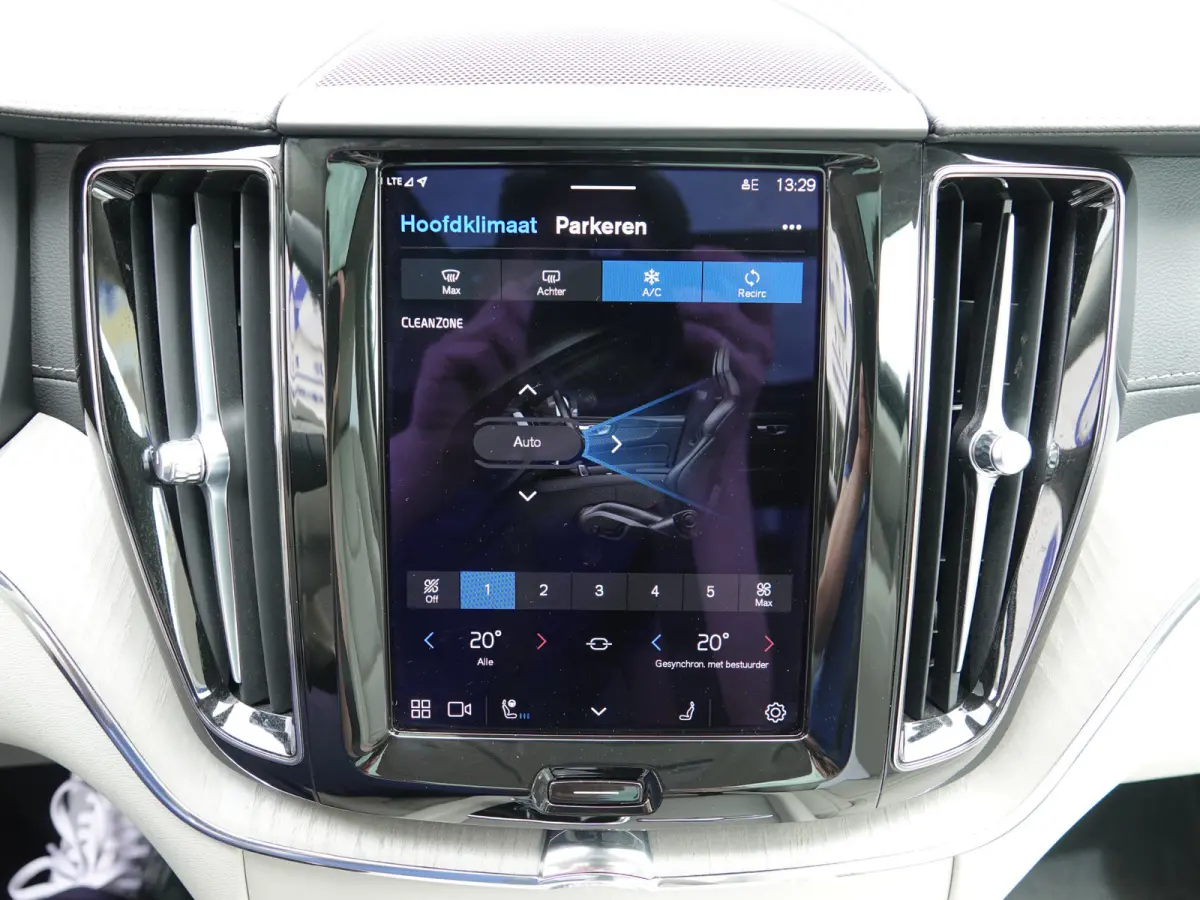 2.0 T8 PHEV AWD Ultimate Bright BOMVOL | TREKH. | LUCHTVERING | BOWERS & WILKINS | PANO | LEER