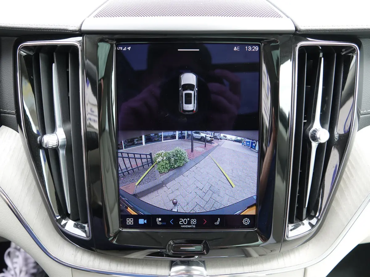 2.0 T8 PHEV AWD Ultimate Bright BOMVOL | TREKH. | LUCHTVERING | BOWERS & WILKINS | PANO | LEER