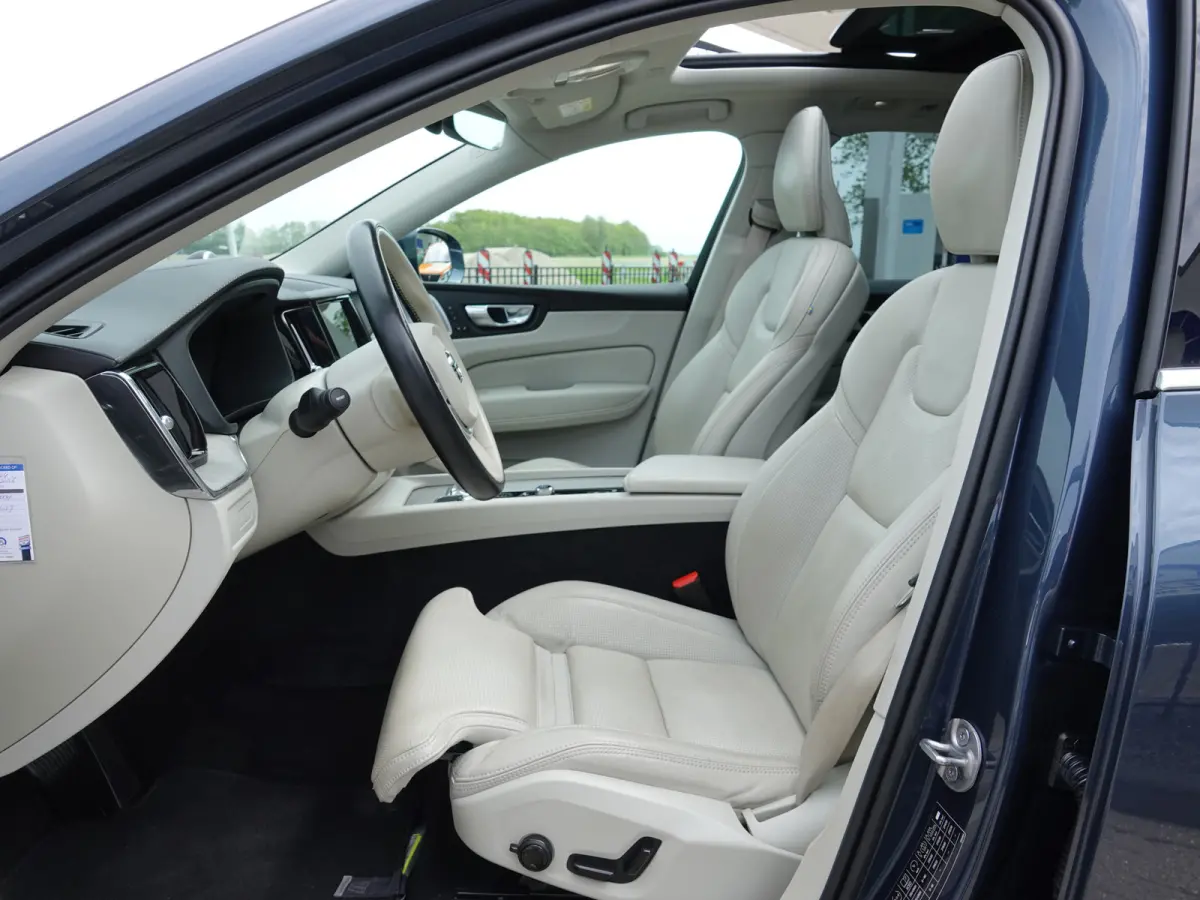 2.0 T8 PHEV AWD Ultimate Bright BOMVOL | TREKH. | LUCHTVERING | BOWERS & WILKINS | PANO | LEER