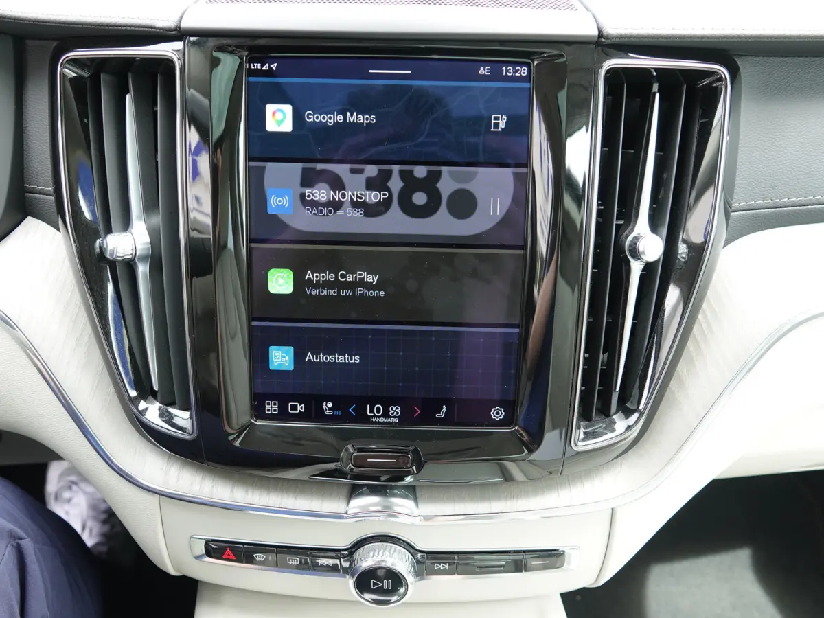 2.0 T8 PHEV AWD Ultimate Bright BOMVOL | TREKH. | LUCHTVERING | BOWERS & WILKINS | PANO | LEER