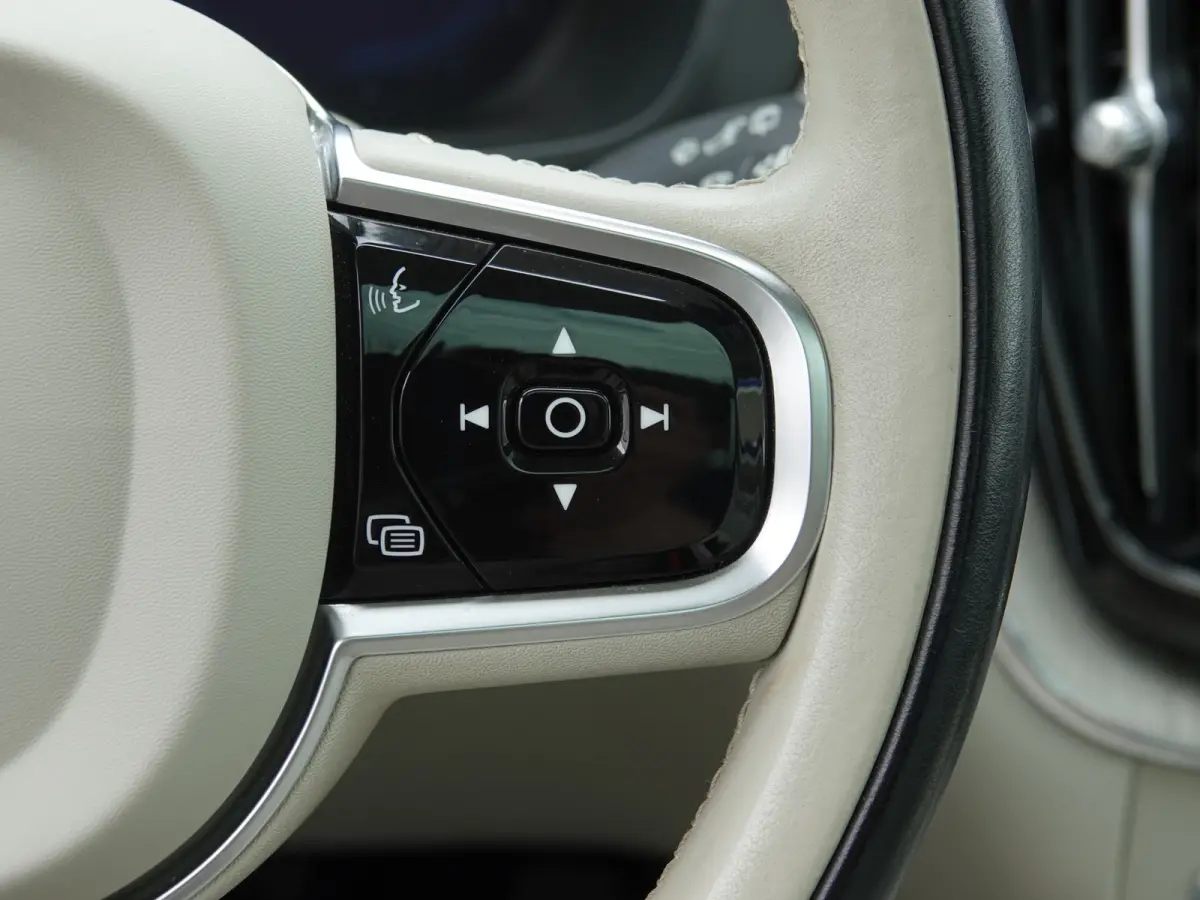 2.0 T8 PHEV AWD Ultimate Bright BOMVOL | TREKH. | LUCHTVERING | BOWERS & WILKINS | PANO | LEER