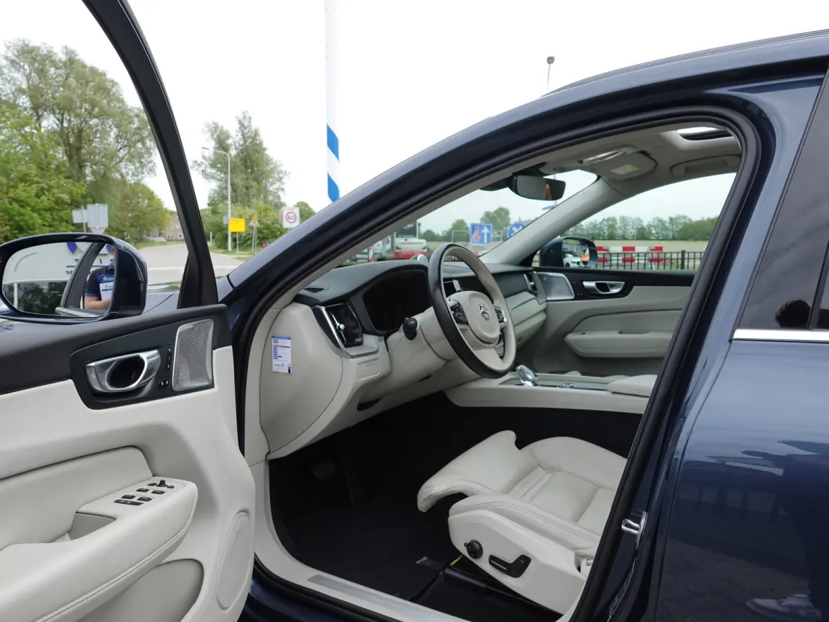 2.0 T8 PHEV AWD Ultimate Bright BOMVOL | TREKH. | LUCHTVERING | BOWERS & WILKINS | PANO | LEER