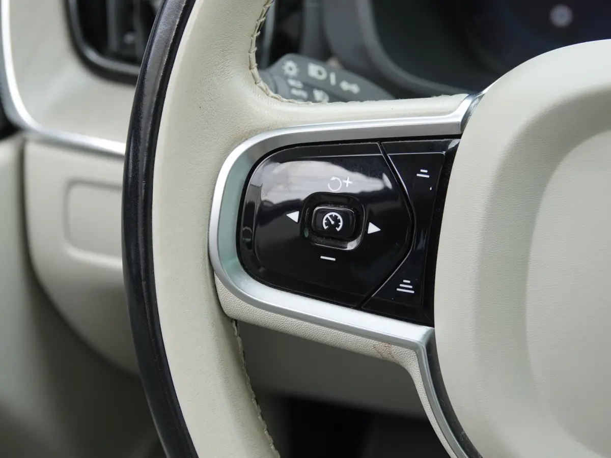 2.0 T8 PHEV AWD Ultimate Bright BOMVOL | TREKH. | LUCHTVERING | BOWERS & WILKINS | PANO | LEER