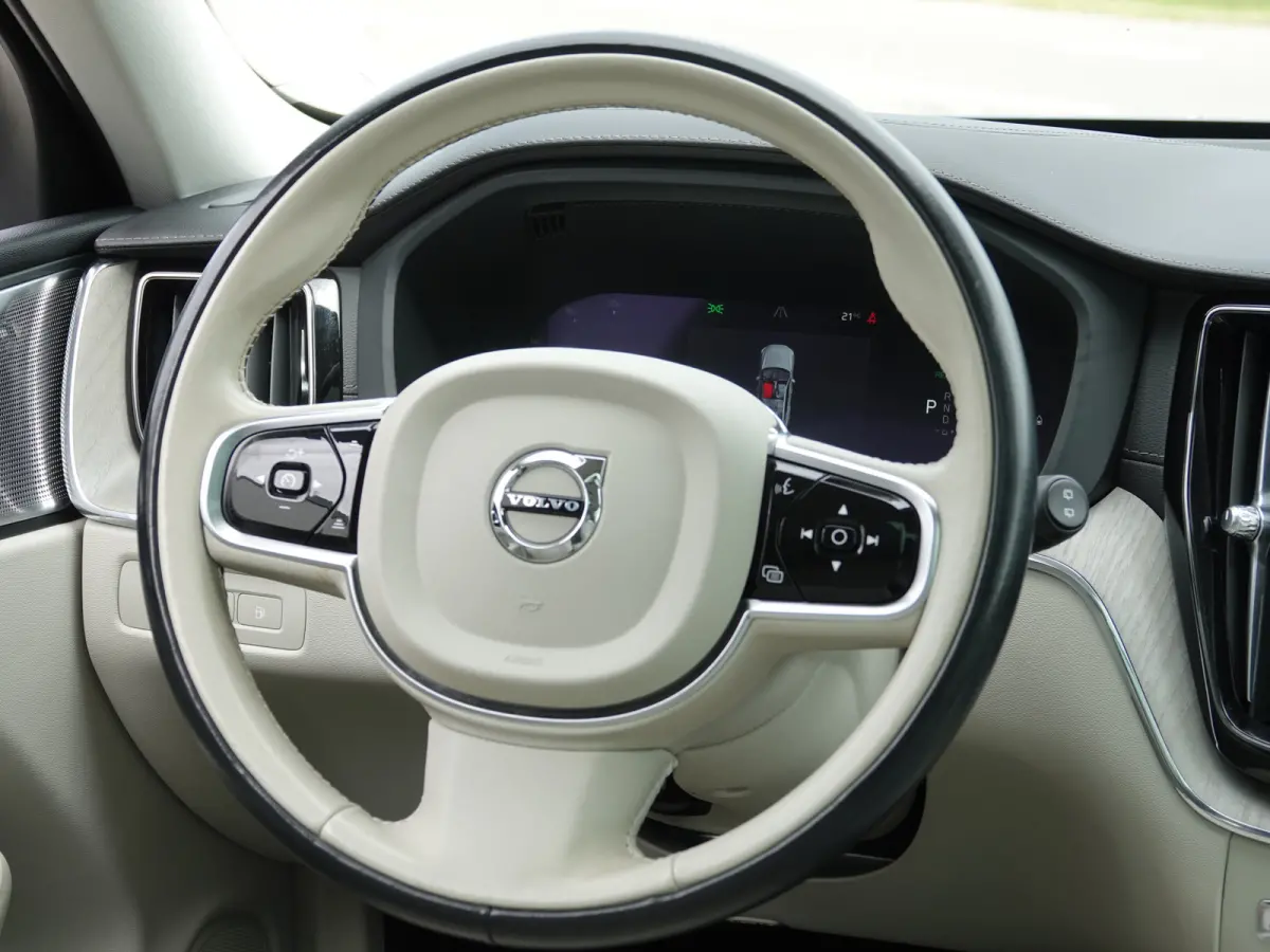 2.0 T8 PHEV AWD Ultimate Bright BOMVOL | TREKH. | LUCHTVERING | BOWERS & WILKINS | PANO | LEER
