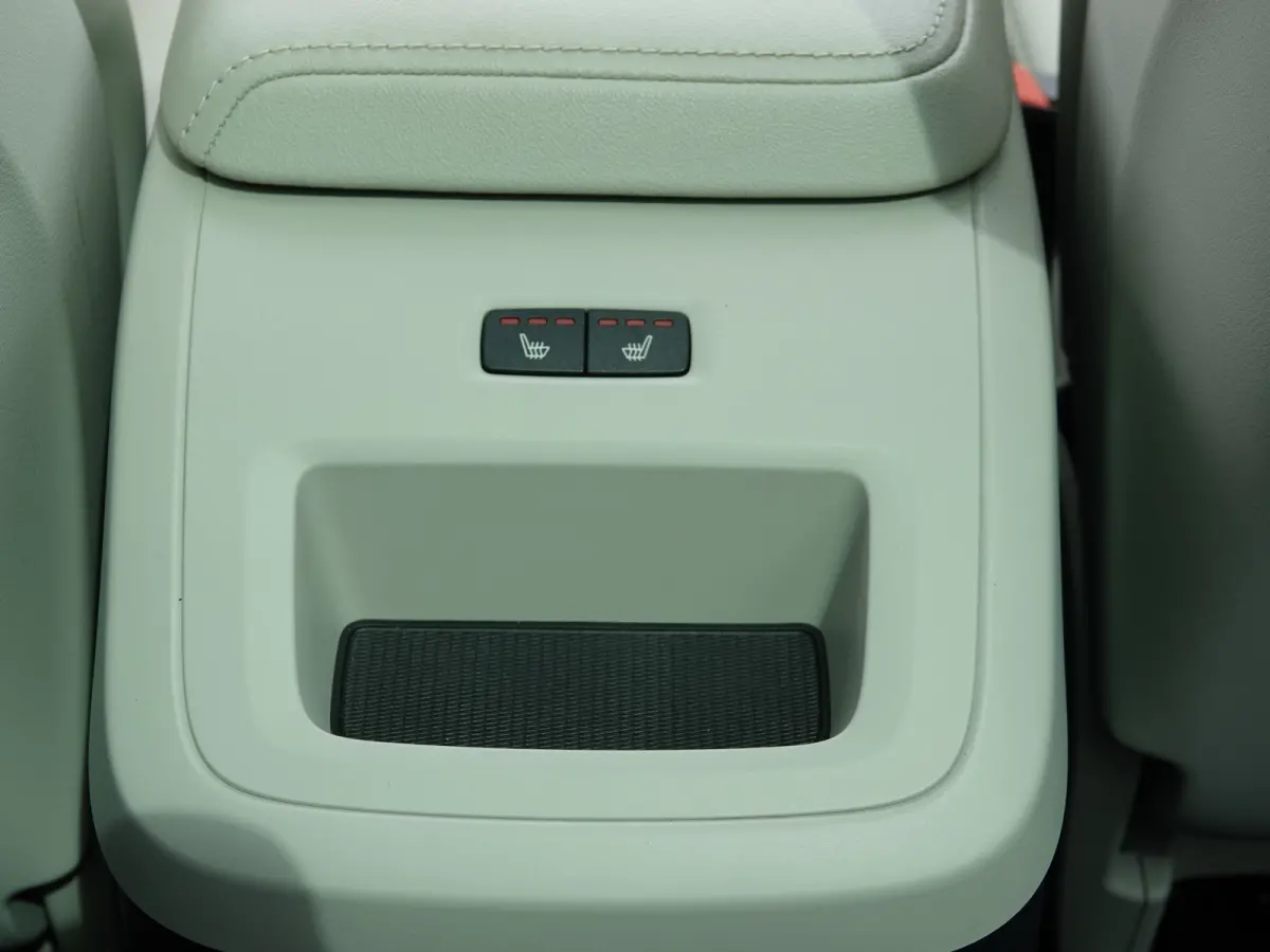 2.0 T8 PHEV AWD Ultimate Bright BOMVOL | TREKH. | LUCHTVERING | BOWERS & WILKINS | PANO | LEER