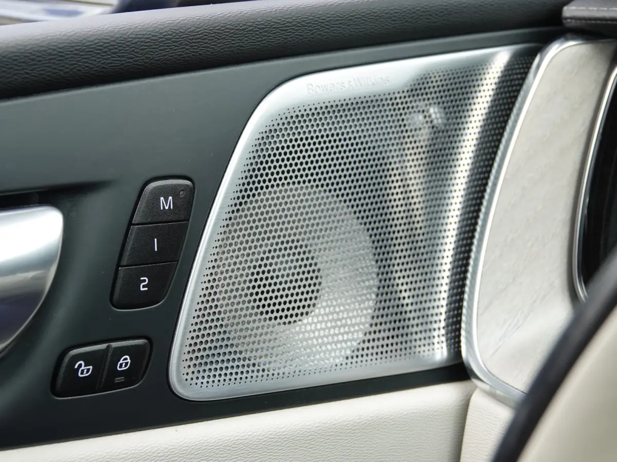 2.0 T8 PHEV AWD Ultimate Bright BOMVOL | TREKH. | LUCHTVERING | BOWERS & WILKINS | PANO | LEER