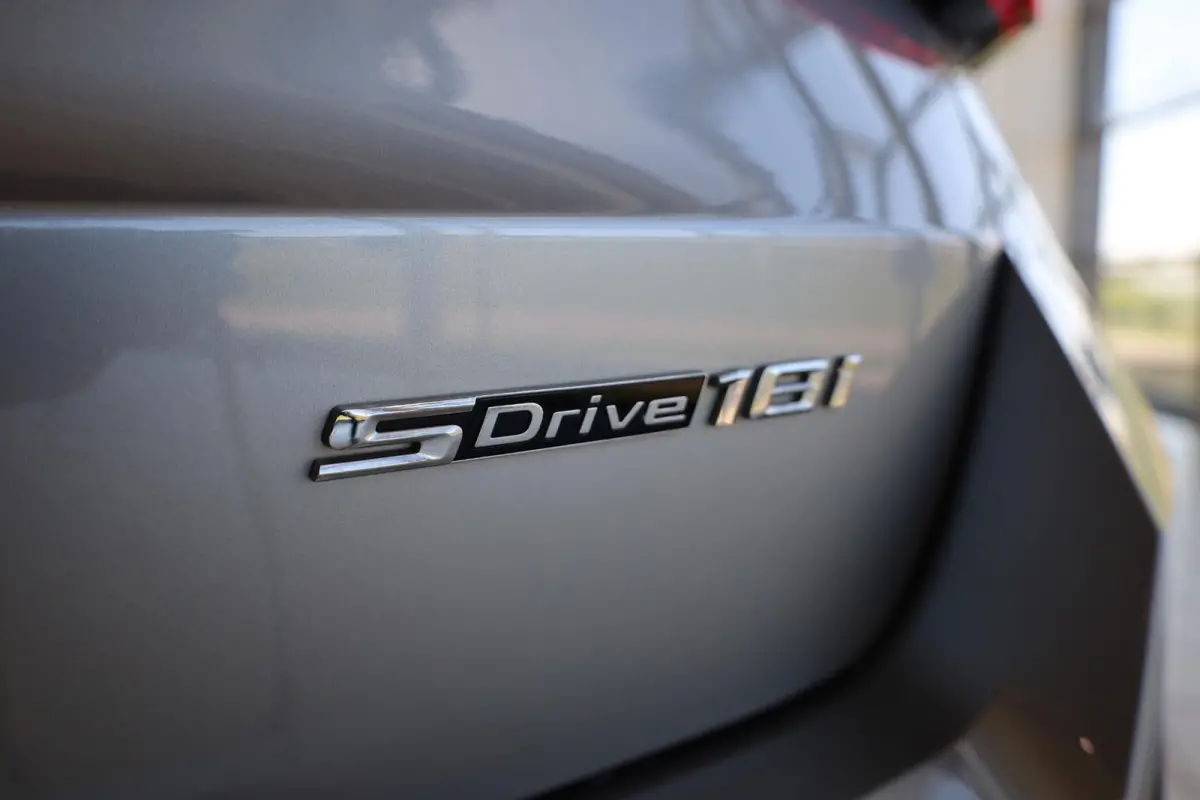 sDrive18i | M Sportpakket | Panorama Dak | Stoelverwarming | Trekhaak