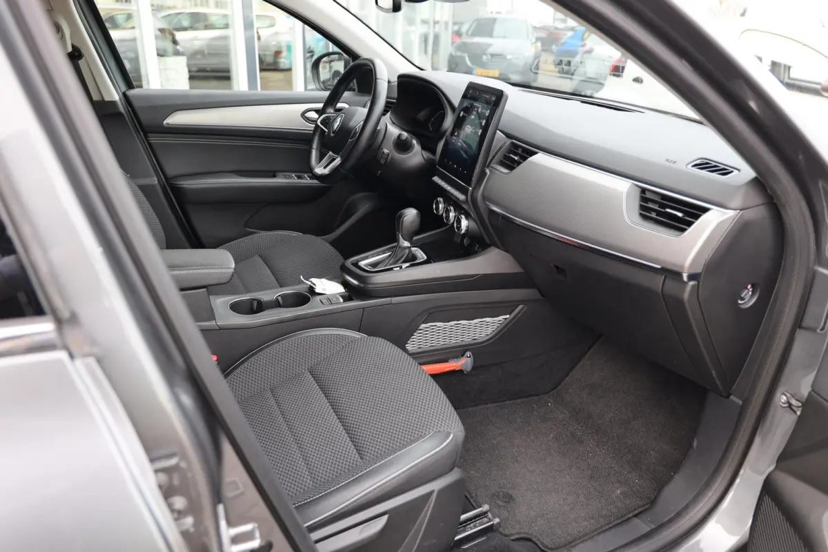 1.6 E-Tech Hybrid 145 Intens|Camera|Trekhaak|Apple carplay/Android auto|