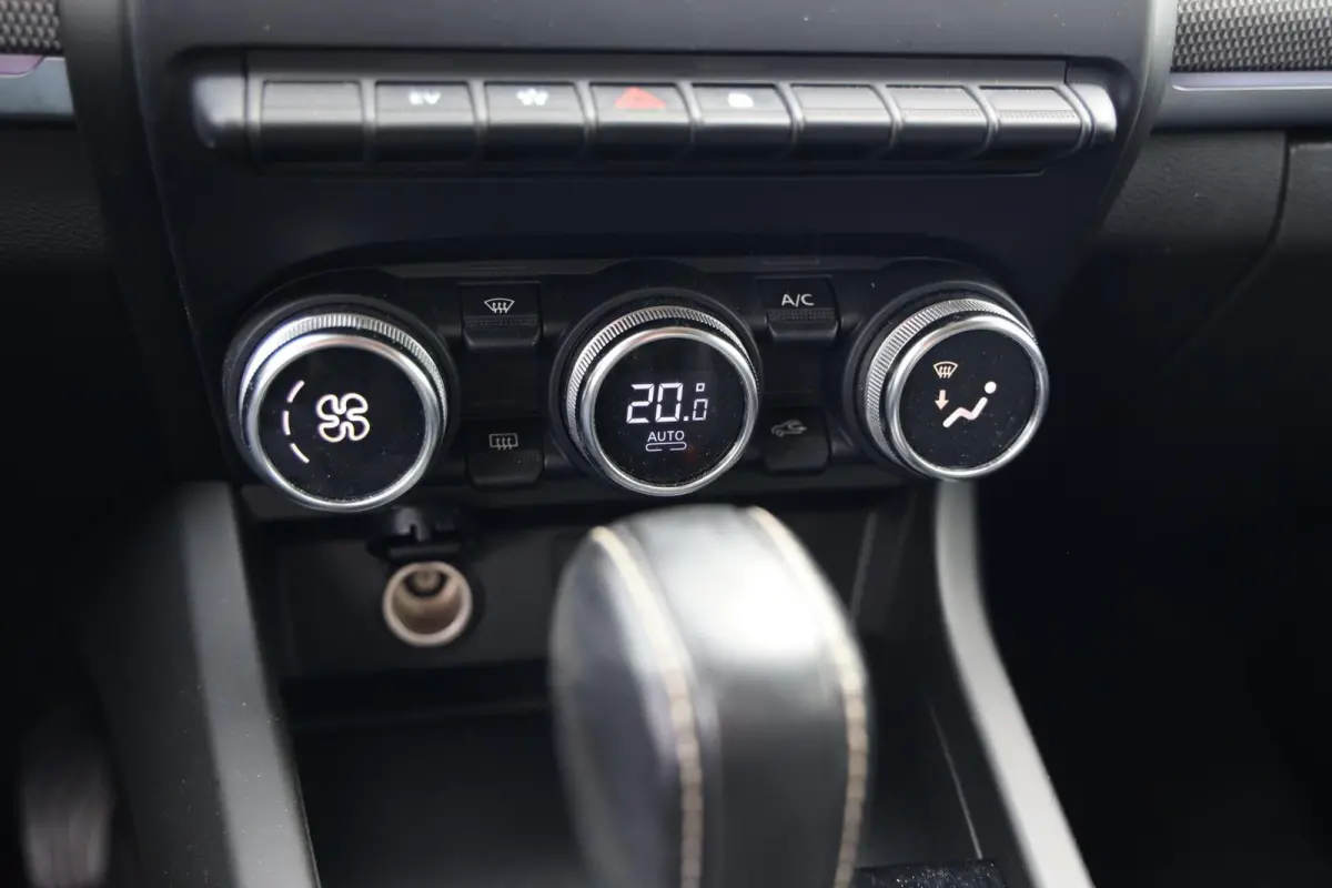 1.6 E-Tech Hybrid 145 Intens|Camera|Trekhaak|Apple carplay/Android auto|