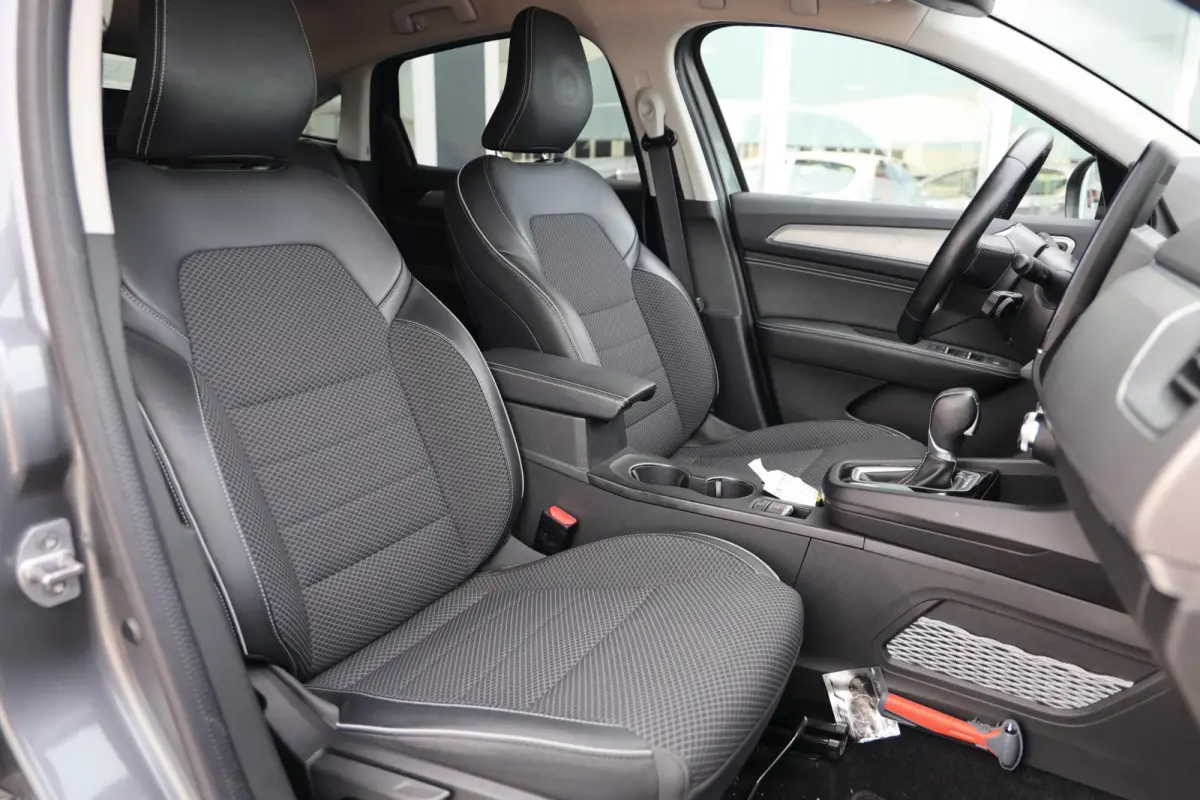 1.6 E-Tech Hybrid 145 Intens|Camera|Trekhaak|Apple carplay/Android auto|