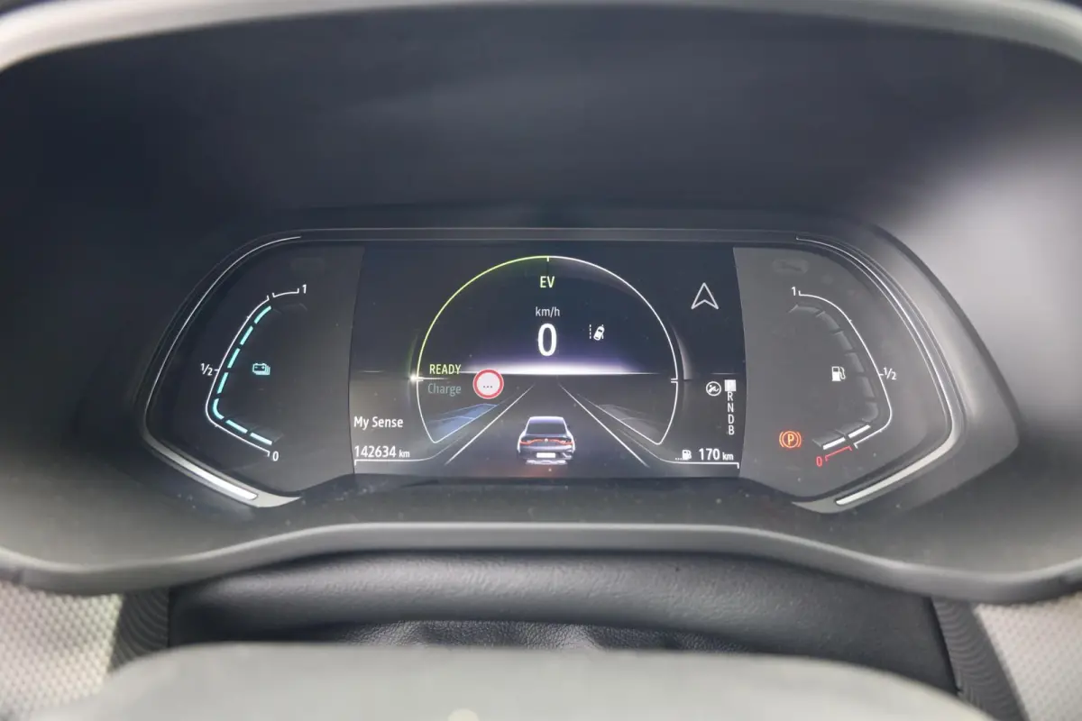 1.6 E-Tech Hybrid 145 Intens|Camera|Trekhaak|Apple carplay/Android auto|