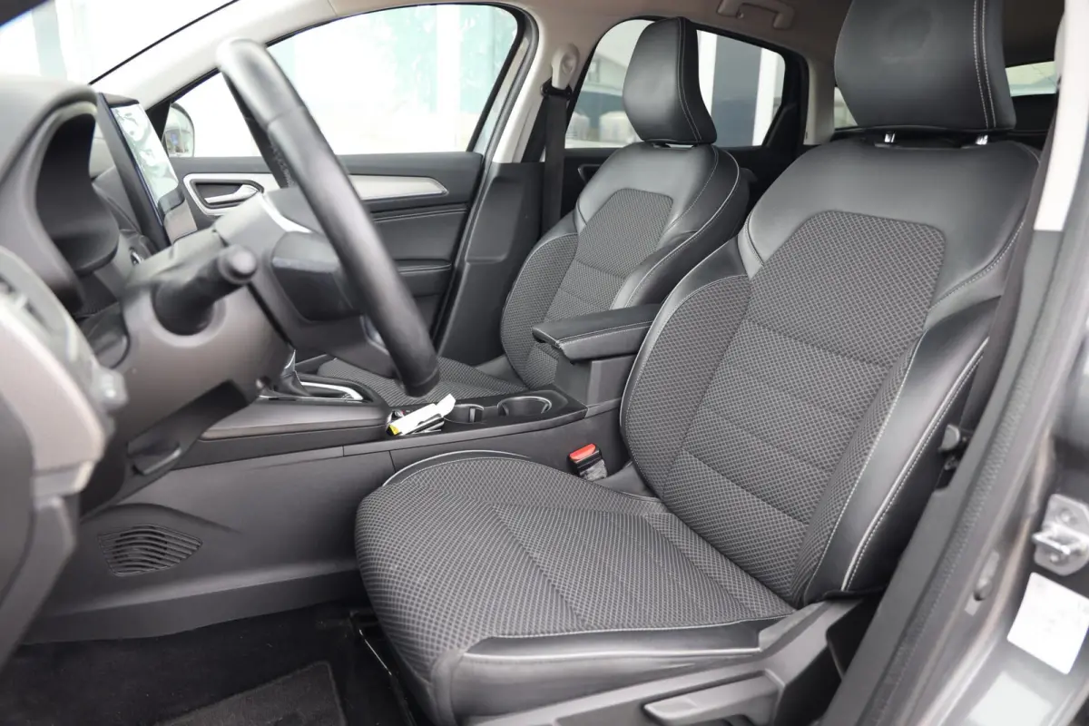 1.6 E-Tech Hybrid 145 Intens|Camera|Trekhaak|Apple carplay/Android auto|