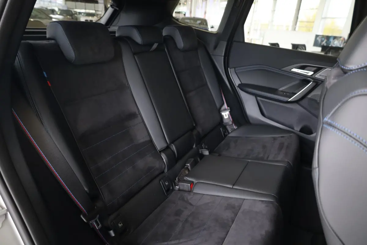 eDrive20 | M Sportpakket Pro | Premium Pack | Driving Ass. Plus | Harman/Kardon | Elektr. verstelb. stoelen | Trekhaak