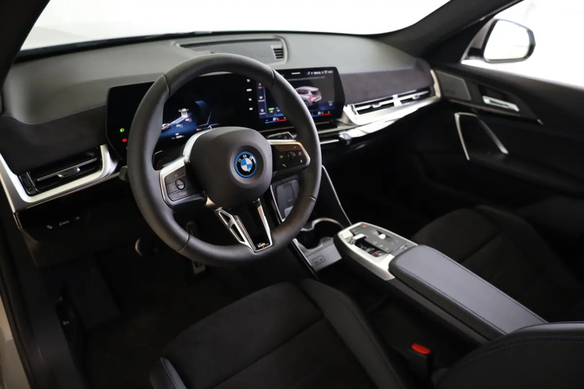eDrive20 | M Sportpakket Pro | Premium Pack | Driving Ass. Plus | Harman/Kardon | Elektr. verstelb. stoelen | Trekhaak