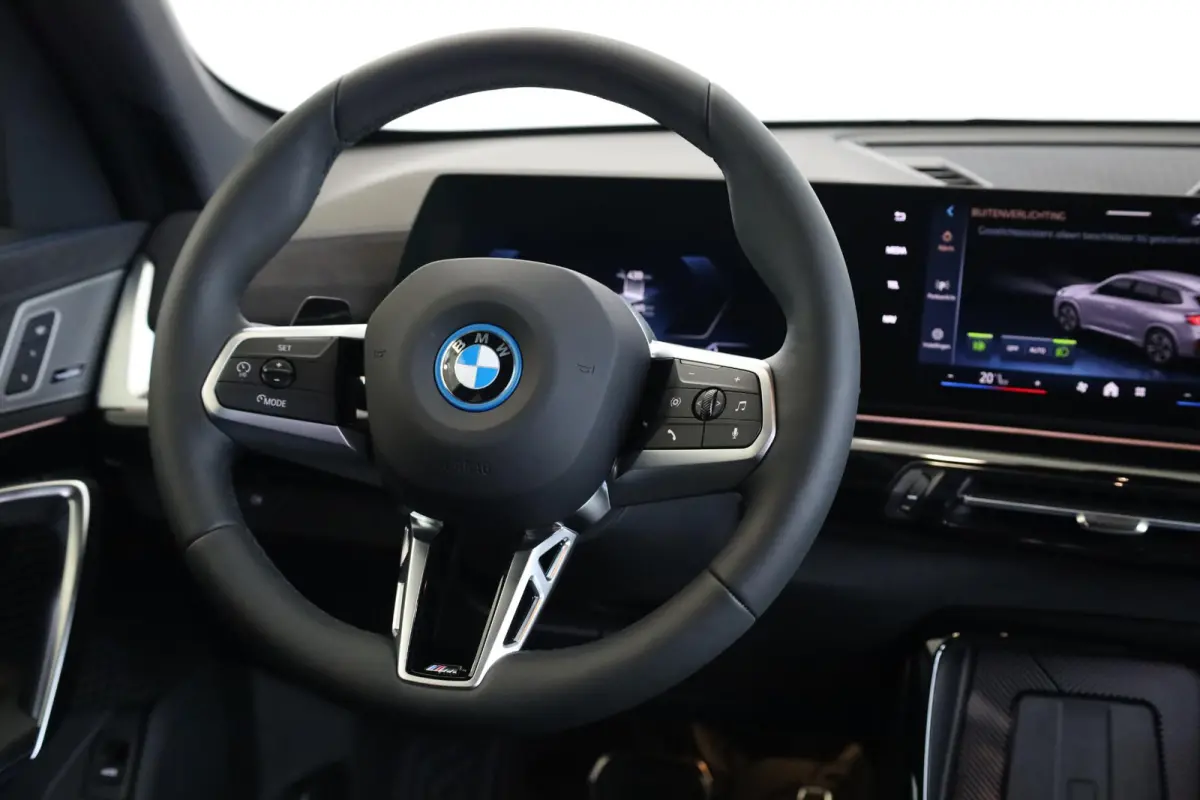 eDrive20 | M Sportpakket Pro | Premium Pack | Driving Ass. Plus | Harman/Kardon | Elektr. verstelb. stoelen | Trekhaak