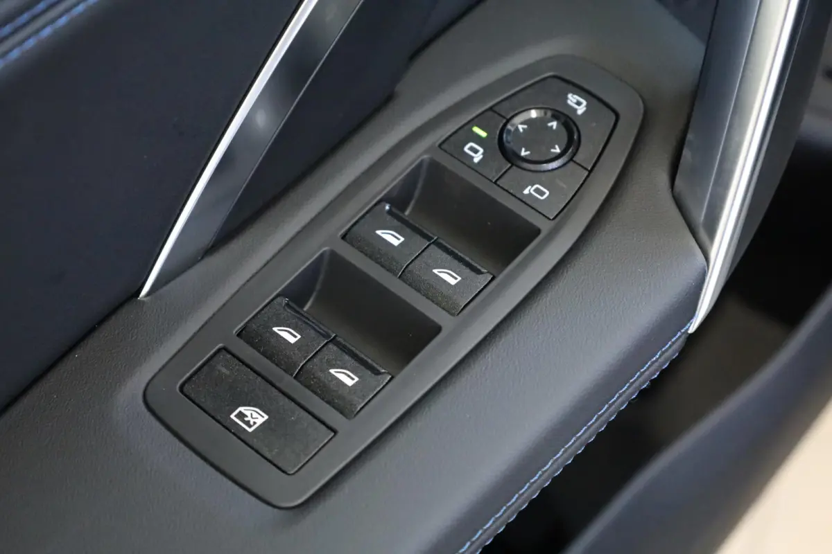 eDrive20 | M Sportpakket Pro | Premium Pack | Driving Ass. Plus | Harman/Kardon | Elektr. verstelb. stoelen | Trekhaak