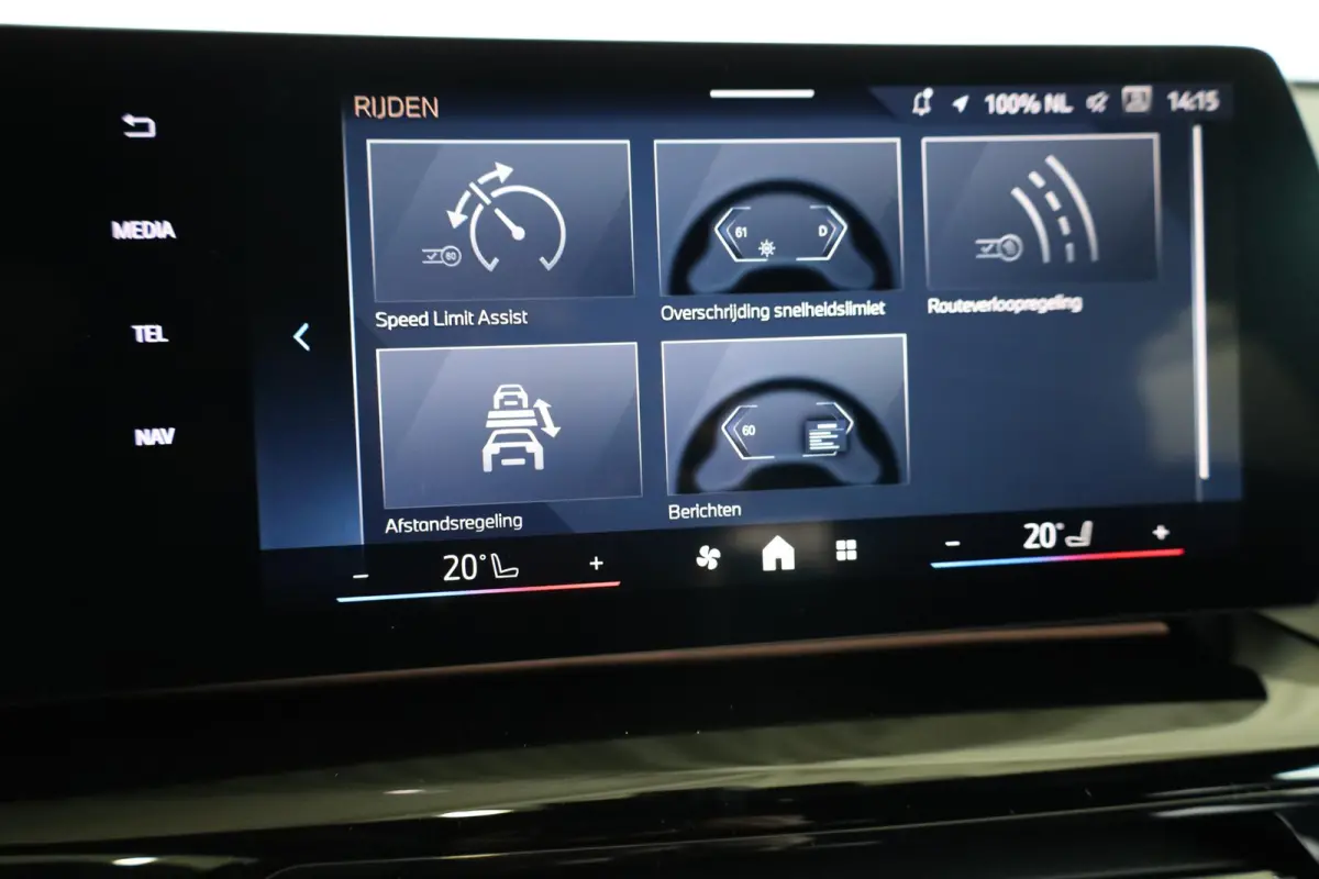 eDrive20 | M Sportpakket Pro | Premium Pack | Driving Ass. Plus | Harman/Kardon | Elektr. verstelb. stoelen | Trekhaak