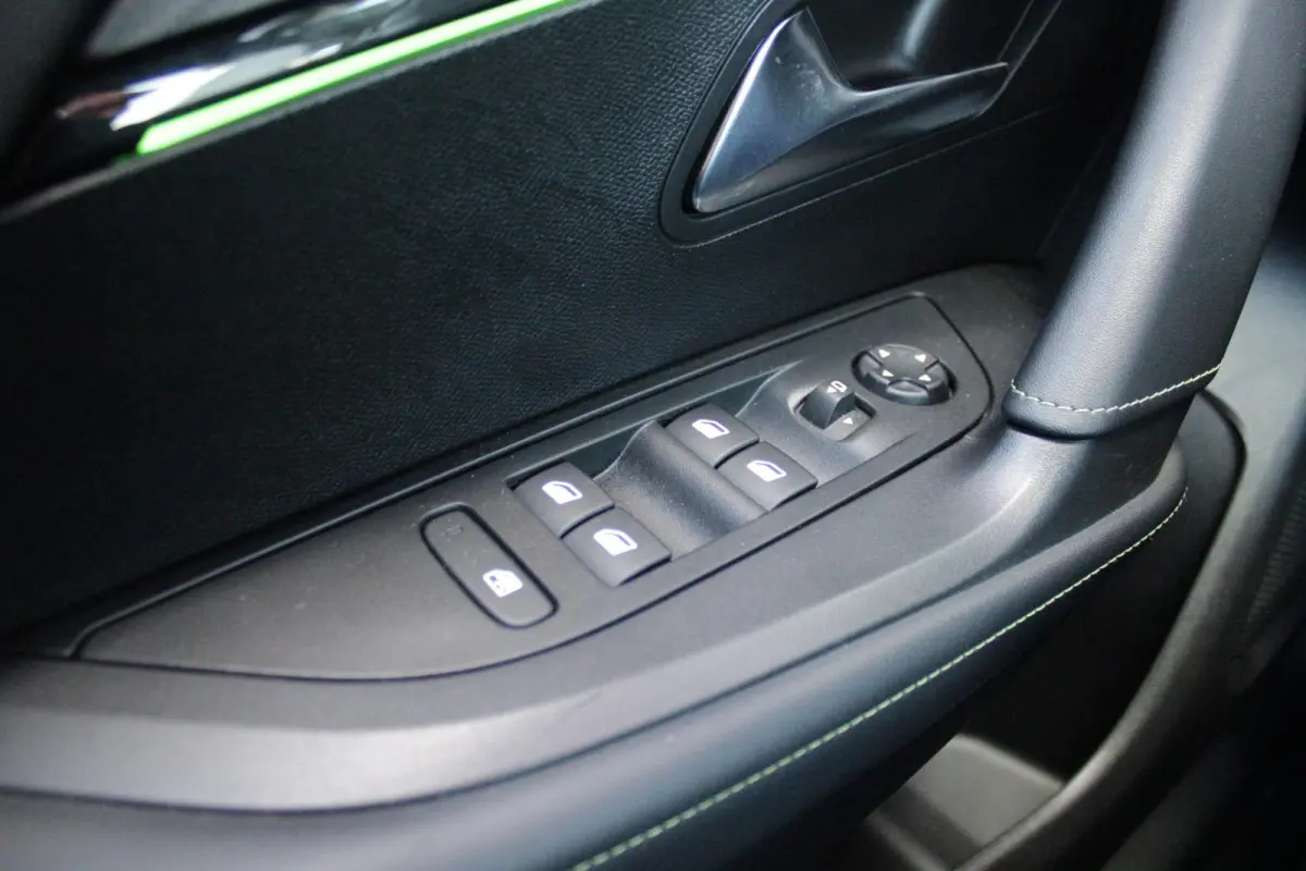 1.2 130PK GT | NAVIGATIE 10" TOUCHSCREEN | APPLE CARPLAY/ANDROID AUTO | CRUISE CONTROL | ACHTERUITRIJ CAMERA | DODEHOEK BEWAKING | FULL LED KOPLAMPEN | 3-D INSTRUMENTENPANEEL | DAB+ RADIO | 