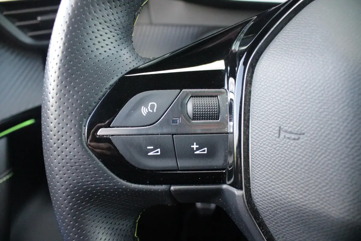 1.2 130PK GT | NAVIGATIE 10" TOUCHSCREEN | APPLE CARPLAY/ANDROID AUTO | CRUISE CONTROL | ACHTERUITRIJ CAMERA | DODEHOEK BEWAKING | FULL LED KOPLAMPEN | 3-D INSTRUMENTENPANEEL | DAB+ RADIO | 